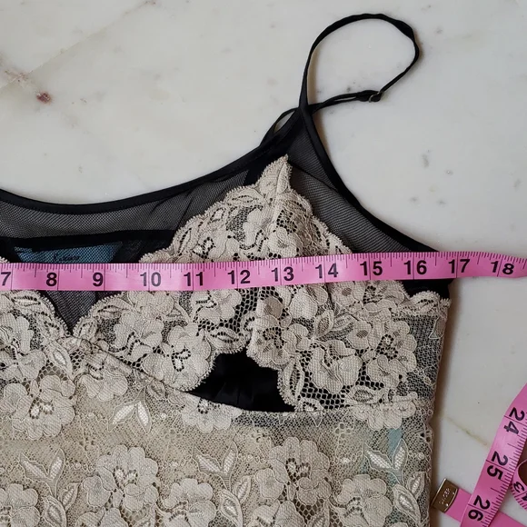 Marciano 100% silk & lace camisole size large - Picture 8 of 12